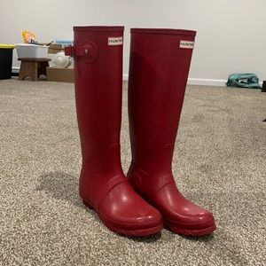 Like new red Hunter boots